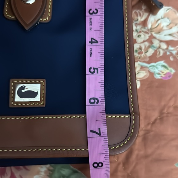 Dooney & Burke | Wayfarer Letter Carrier in navy. Like New crossbody A00177 - Picture 11 of 11